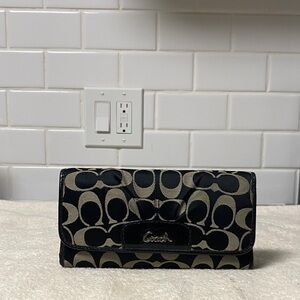 Vintage Coach Signature Black and Tan Wallet